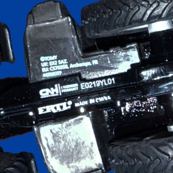 MN Twins ERTL Case IH AFS Connect Magnum 310 Front & Rear Duals Tractor 1:64 A2 - Picture 5 of 11